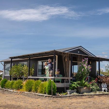 Beach Front Wine Makers Cottage Te Awanga エクステリア 写真